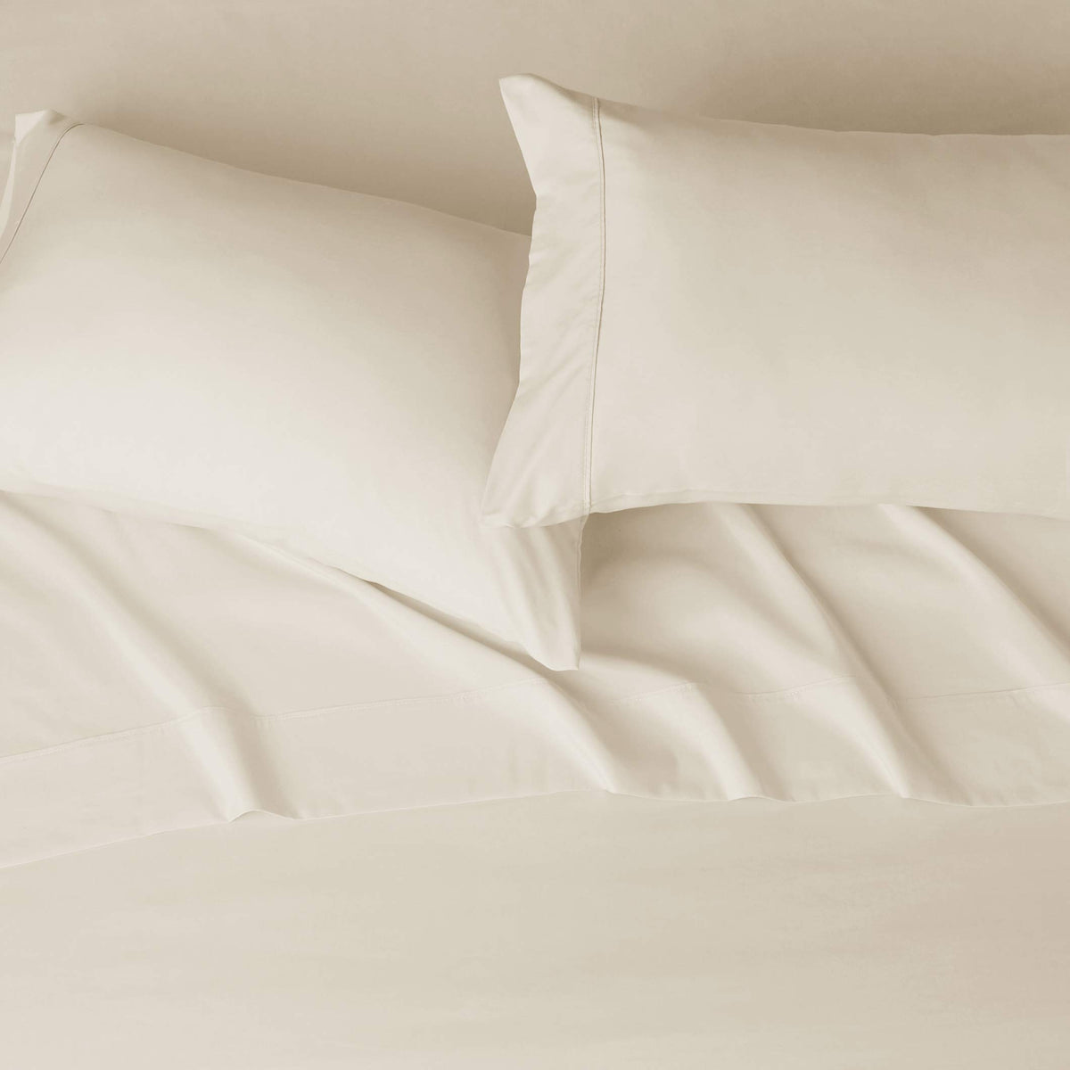 Amazon Basics Lightweight Super Soft Breathable Brushed Microfiber 4 Piece Bed Sheet Set with 14-Inch Deep Pockets, Wrinkle Resistant, Queen, Beige, Solid